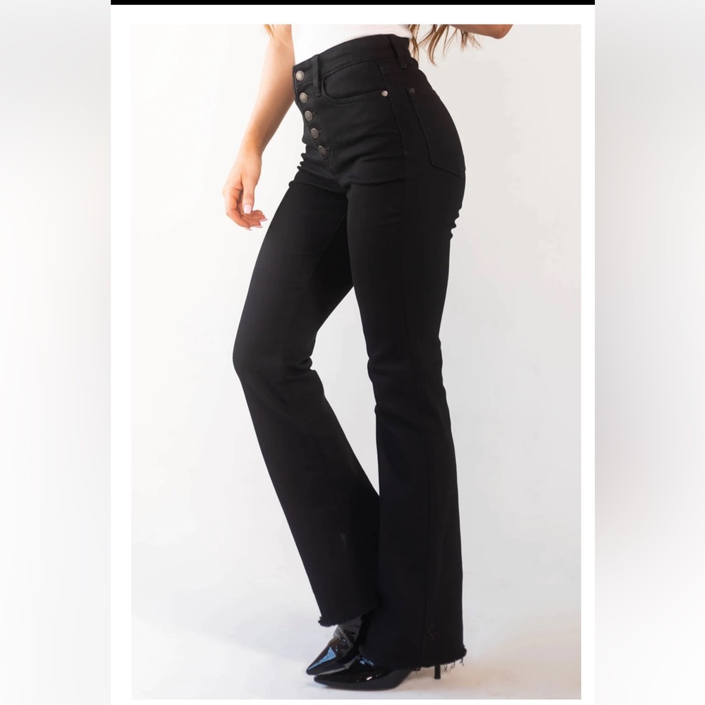 Size 11/30 NWT Judy Blue Black Frayed Hem Bootcut jeans